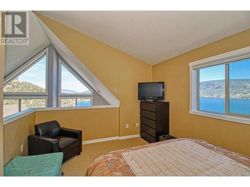 6804 Santiago Loop N Unit# 157, Kelowna, BC - Indoor Photo Showing Bedroom