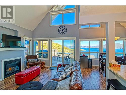 6804 Santiago Loop N Unit# 157, Kelowna, BC - Indoor Photo Showing Living Room With Fireplace