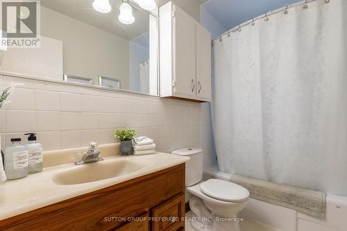 33 Manitoulin Drive, London, ON - Indoor Photo Showing Bathroom