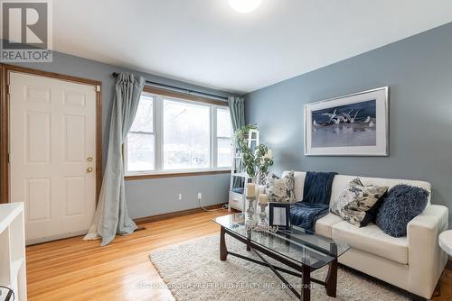 33 Manitoulin Drive, London, ON - Indoor Photo Showing Living Room