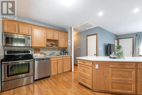 33 Manitoulin Drive, London, ON - Indoor Photo Showing Kitchen With Stainless Steel Kitchen