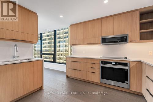 2603 - 340 Queen Street, Ottawa, ON - Indoor Photo Showing Kitchen