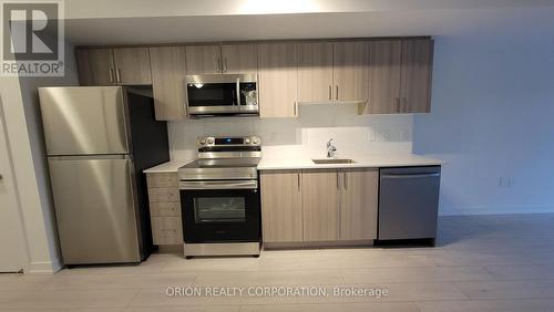 212 - 556 Marlee Avenue, Toronto, ON - Indoor Photo Showing Kitchen