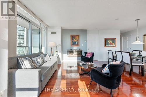 2012 - 335 Rathburn Road W, Mississauga, ON - Indoor Photo Showing Living Room