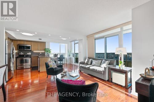 2012 - 335 Rathburn Road W, Mississauga, ON - Indoor Photo Showing Living Room