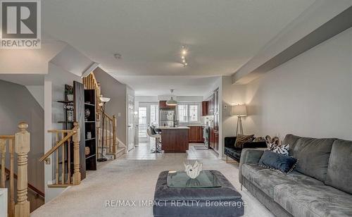 5650 Winston Churchill Boulevard, Mississauga, ON - Indoor Photo Showing Living Room