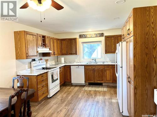 444 2Nd Street E, Shaunavon, SK - Indoor Photo Showing Kitchen With Double Sink