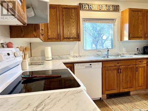 444 2Nd Street E, Shaunavon, SK - Indoor Photo Showing Kitchen With Double Sink