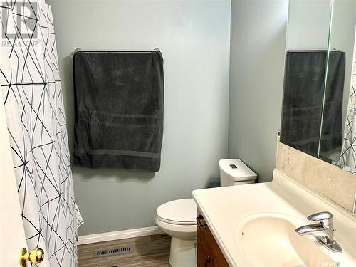 444 2Nd Street E, Shaunavon, SK - Indoor Photo Showing Bathroom