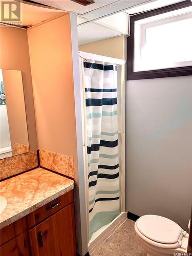 444 2Nd Street E, Shaunavon, SK - Indoor Photo Showing Bathroom