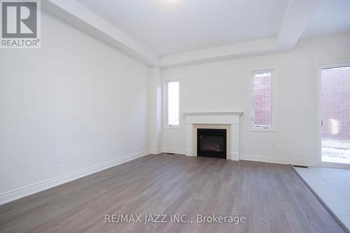 2217 Crystal Drive, Oshawa (Kedron), ON - Indoor Photo Showing Living Room With Fireplace