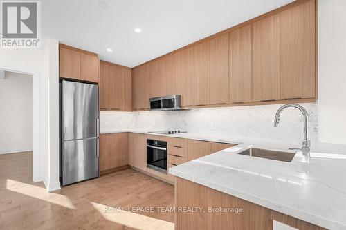 2704 - 340 Queen Street, Ottawa, ON - Indoor Photo Showing Kitchen With Upgraded Kitchen