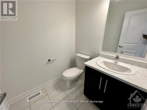 588 Lilith Street, Ottawa, ON - Indoor Photo Showing Bathroom