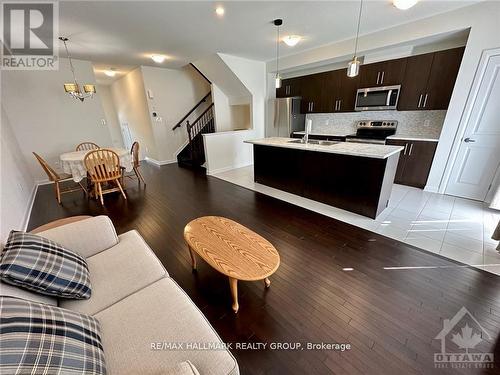 588 Lilith Street, Ottawa, ON - Indoor Photo Showing Kitchen With Upgraded Kitchen