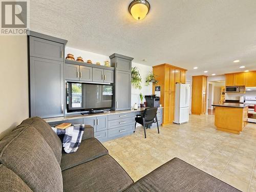 1551 View Drive, Quesnel, BC - Indoor Photo Showing Kitchen