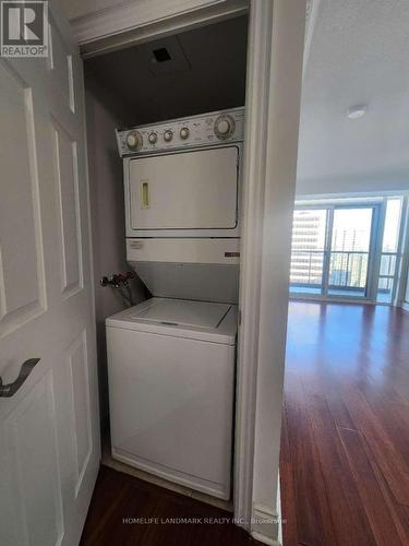 2114 - 15 Greenview Avenue, Toronto, ON - Indoor Photo Showing Laundry Room