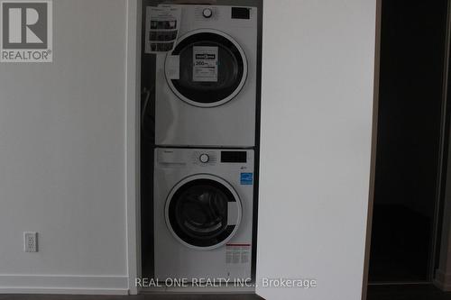 2912 - 5 Buttermill Avenue, Vaughan, ON - Indoor Photo Showing Laundry Room