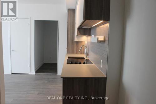 2912 - 5 Buttermill Avenue, Vaughan, ON - Indoor Photo Showing Kitchen