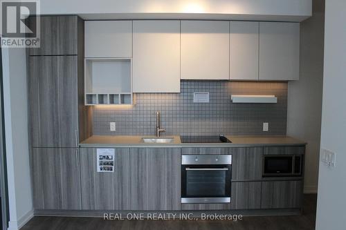 2912 - 5 Buttermill Avenue, Vaughan, ON - Indoor Photo Showing Kitchen