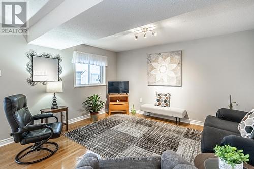 58 Laidlaw Drive, Barrie, ON - Indoor Photo Showing Living Room