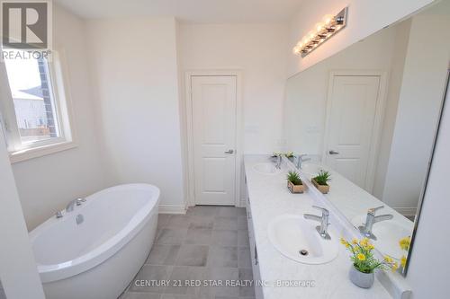 92 Elstone Place, Hamilton, ON - Indoor Photo Showing Bathroom