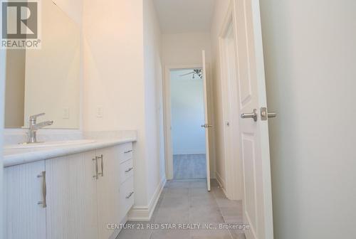 92 Elstone Place, Hamilton, ON - Indoor Photo Showing Bathroom