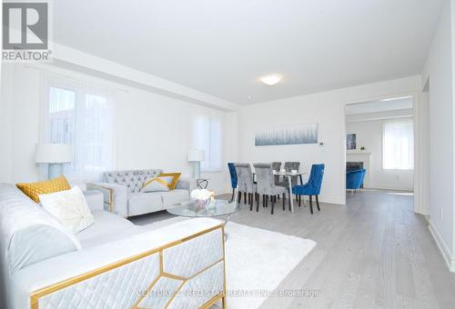 92 Elstone Place, Hamilton, ON - Indoor Photo Showing Living Room