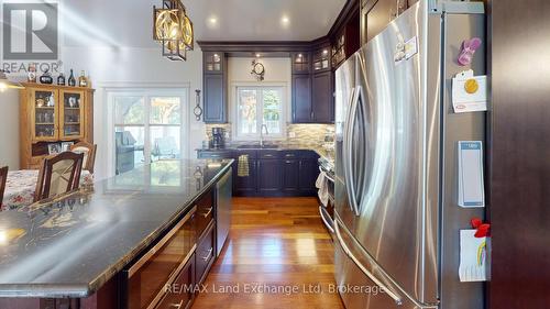 661 Gloria Street, North Huron (Blyth), ON - Indoor Photo Showing Kitchen With Upgraded Kitchen