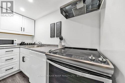 786 Mary Street N, Oshawa, ON - Indoor Photo Showing Kitchen