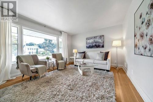 786 Mary Street N, Oshawa, ON - Indoor Photo Showing Living Room