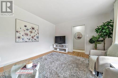 786 Mary Street N, Oshawa, ON - Indoor Photo Showing Living Room