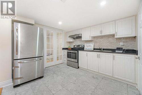 306 Howard Crescent, Orangeville, ON - Indoor Photo Showing Kitchen With Stainless Steel Kitchen