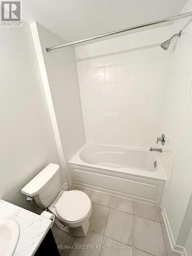 3401 Ridgeway Drive, Mississauga, ON - Indoor Photo Showing Bathroom