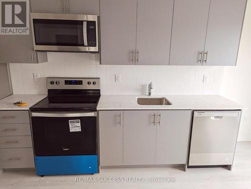 3401 Ridgeway Drive, Mississauga, ON - Indoor Photo Showing Kitchen