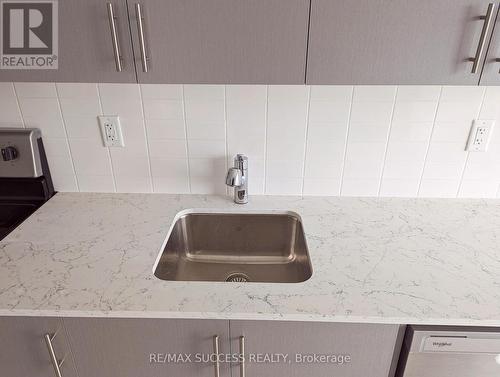 3401 Ridgeway Drive, Mississauga, ON - Indoor Photo Showing Kitchen