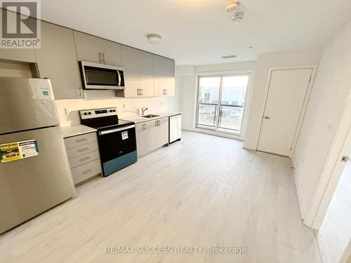 3401 Ridgeway Drive, Mississauga, ON - Indoor Photo Showing Kitchen