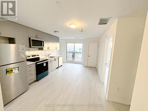 3401 Ridgeway Drive, Mississauga, ON - Indoor Photo Showing Kitchen