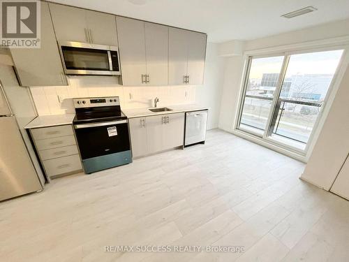 3401 Ridgeway Drive, Mississauga, ON - Indoor Photo Showing Kitchen