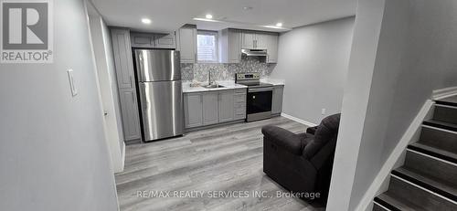 64 Frontenac Crescent, Brampton, ON - Indoor Photo Showing Kitchen