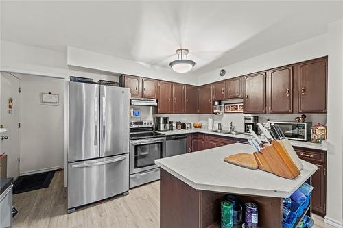 130 Heather Street, Kamloops, BC - Indoor Photo Showing Kitchen With Double Sink