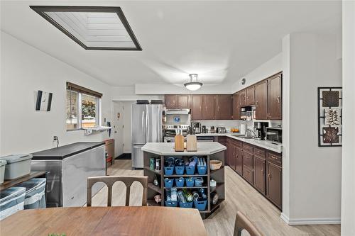 130 Heather Street, Kamloops, BC - Indoor Photo Showing Kitchen