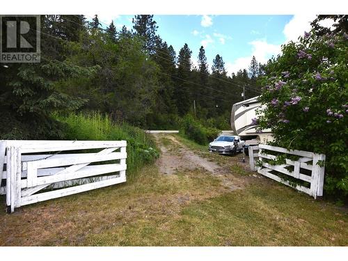 Driveway - 10983 Westside Road, Vernon, BC - Outdoor