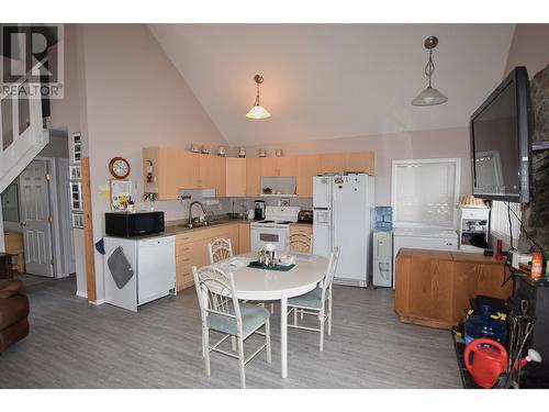 10983 Westside Road, Vernon, BC - Indoor Photo Showing Kitchen