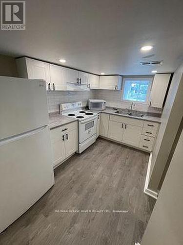 131 John Street E, Whitby, ON - Indoor Photo Showing Kitchen