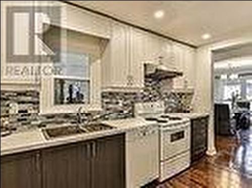 446 Taylor Mills Drive S, Richmond Hill, ON - Indoor Photo Showing Kitchen