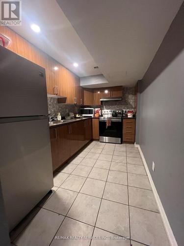 16 Hoover Road, Brampton, ON - Indoor Photo Showing Kitchen