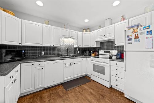 1143 Thompson Avenue, Chase, BC - Indoor Photo Showing Kitchen