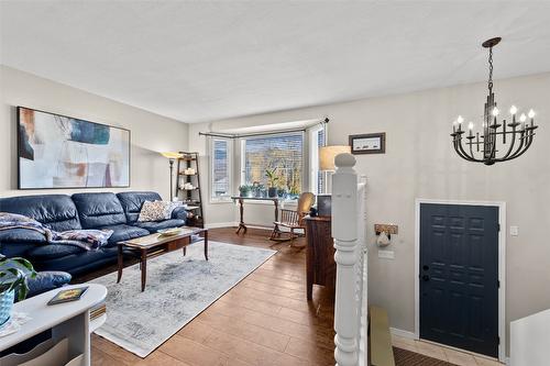 1143 Thompson Avenue, Chase, BC - Indoor Photo Showing Living Room