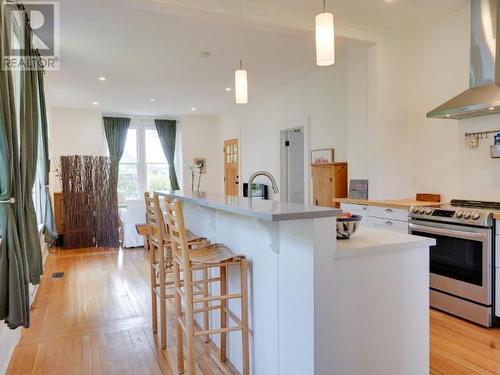 6309 Oak Street, Powell River, BC - Indoor Photo Showing Kitchen With Upgraded Kitchen