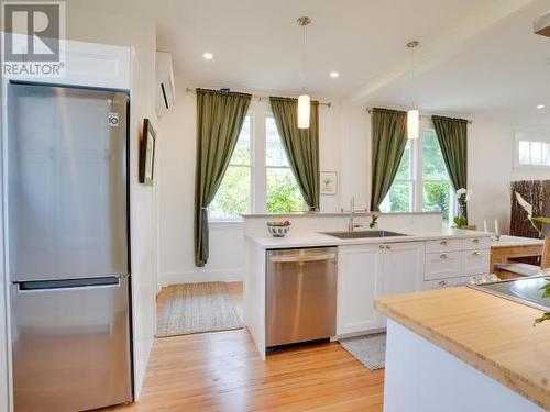 6309 Oak Street, Powell River, BC - Indoor Photo Showing Kitchen